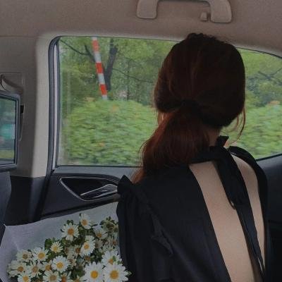 某影后之女恋爱脑怒怼网友，家长出面回应，72小时持续发酵